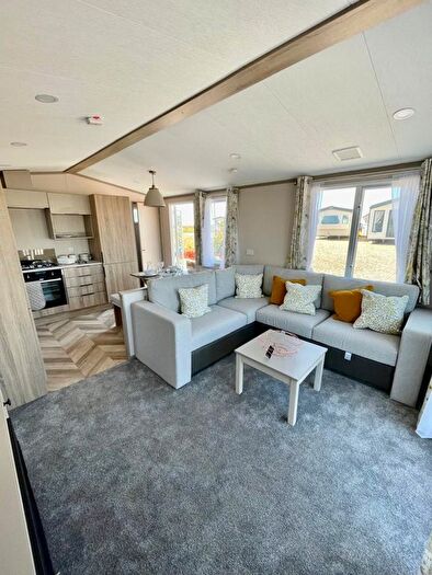 2 Bedroom Park Home For Sale In Warners Lane, Selsey, Chichester, PO20