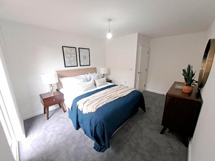 2 Bedroom Apartment To Rent In Queensway, Southampton, Hampshire, SO14