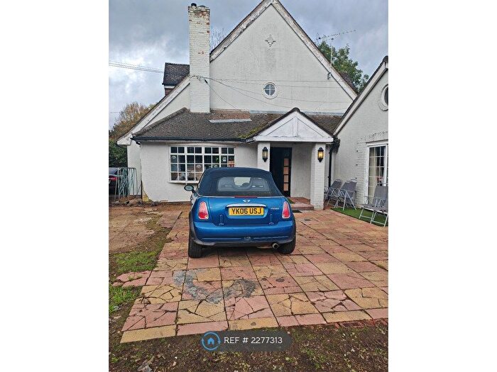 5 Bedroom Detached House To Rent In Billet Lane, Slough, SL3