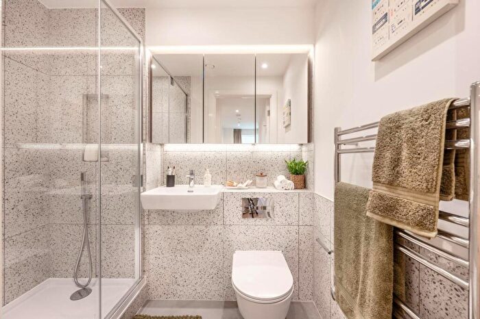 2 Bedroom Flat To Rent In Uncle Colindale, Edgware, London, NW9