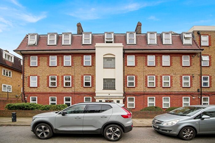 3 Bedroom Flat For Sale In Germander Way, London, E15