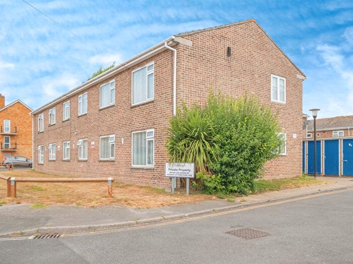 2 Bedroom Flat For Sale In Trinity Court, Weymouth, DT4