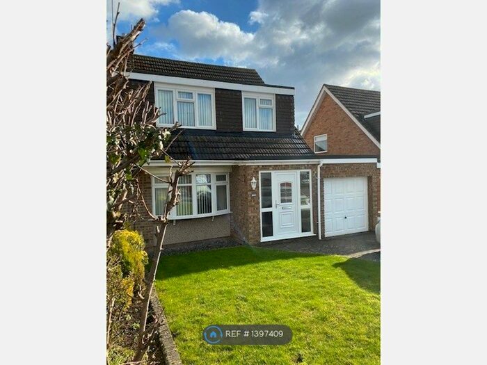 3 Bedroom Semi-Detached House To Rent In Turnpike Drive, Luton, LU3