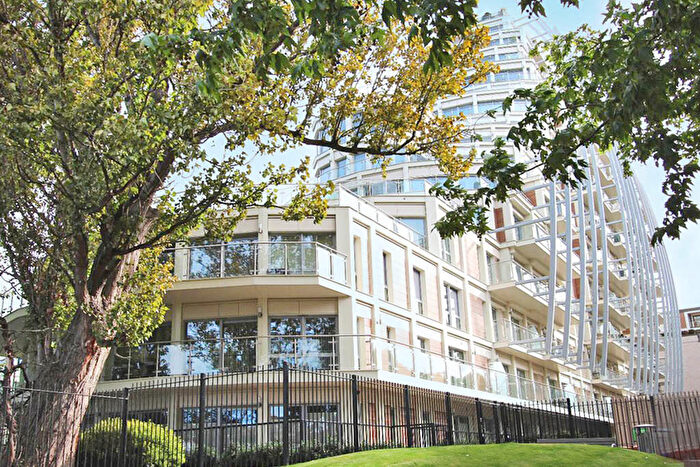 1 Bedroom Apartment For Sale In Kingston Riverside, Kingston Upon Thames, KT2