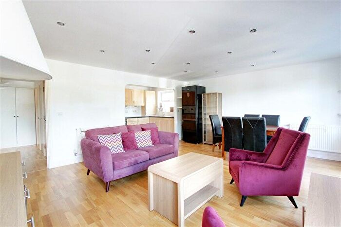 2 Bedroom Flat To Rent In Station Road, New Barnet, Barnet, EN5