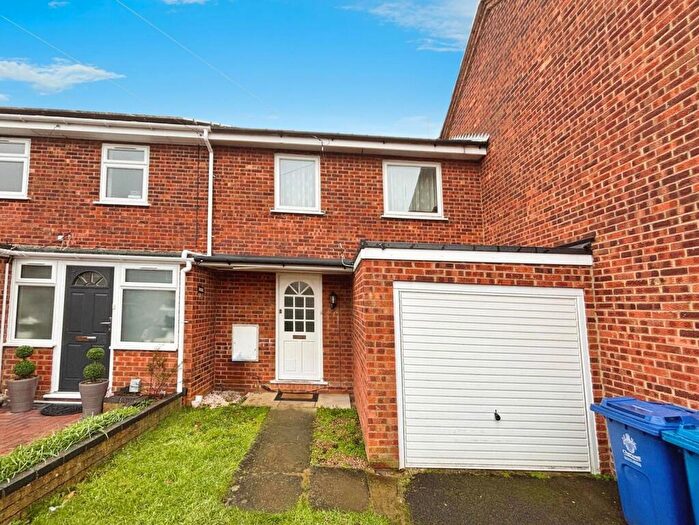3 Bedroom Terraced House For Sale In Fair Close, Bicester, OX26