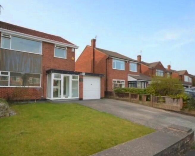 3 Bedroom Semi-Detached House To Rent In Buckingham Road West, Heaton Moor, Stockport, SK4