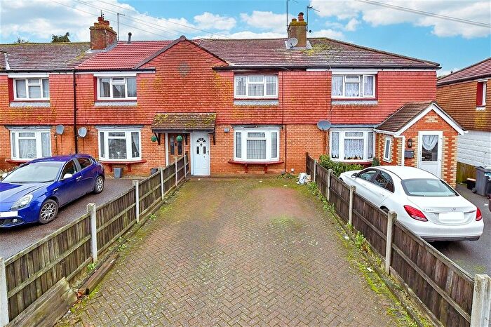 3 Bedroom Terraced House For Sale In Mangravet Avenue, Maidstone, Kent, ME15