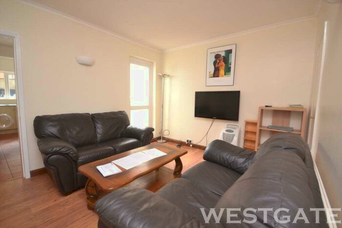 3 Bedroom Terraced House To Rent In Pitcroft Avenue, Reading, RG6