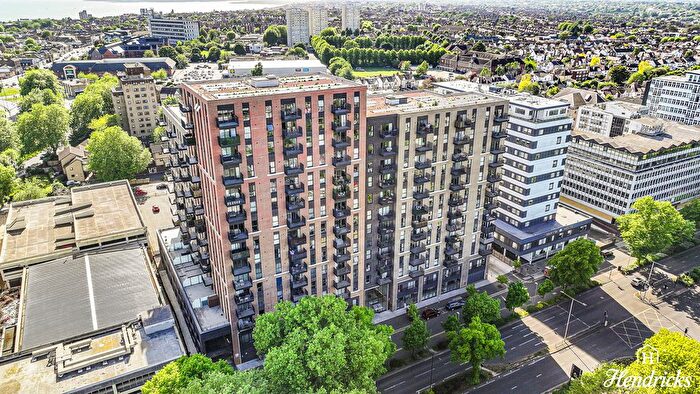 3 Bedroom Flat For Sale In Victoria Avenue, Southend-On-Sea, SS2