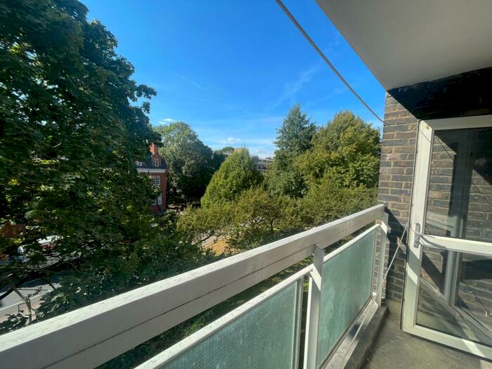 3 Bedroom Apartment To Rent In Battersea Bridge Road, Battersea, SW11
