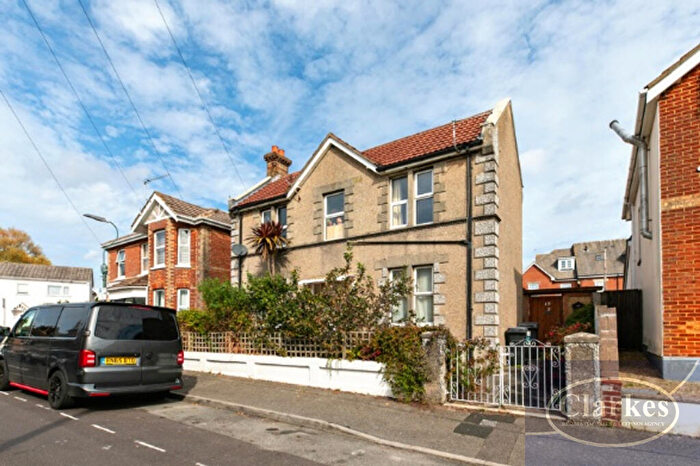 2 Bedroom Flat For Sale In Maple Road, Winton, Bournemouth, BH9