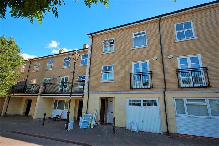 6 Bedroom Terraced House To Rent In Albany Gardens, Colchester, Essex, CO2