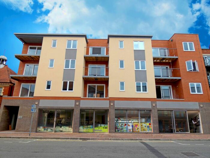 1 Bedroom Flat To Rent In Camp Road, Farnborough, Hampshire, GU14