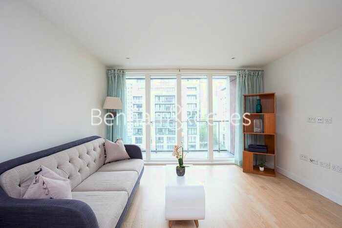 1 Bedroom Flat To Rent In Pump House Crescent, Brentford, TW8