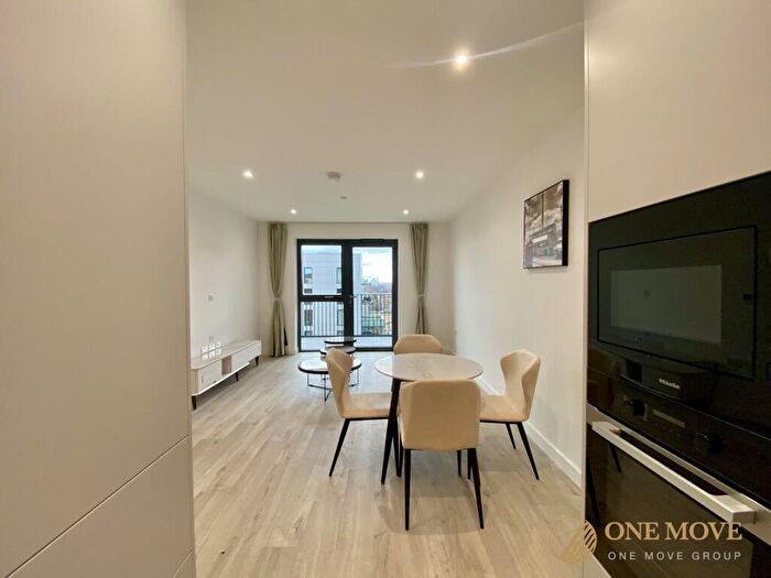 1 Bedroom Apartment To Rent In Scarlet Court, Woodberry Down, N4