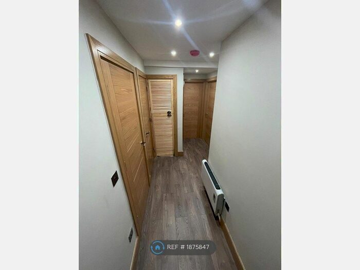 2 Bedroom Flat To Rent In Lowther Court, Prestwich, Manchester, M25