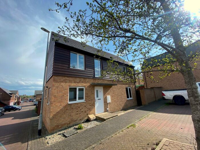 2 Bedroom House To Rent In Oaklands Grove, Gipton, Leeds, LS8