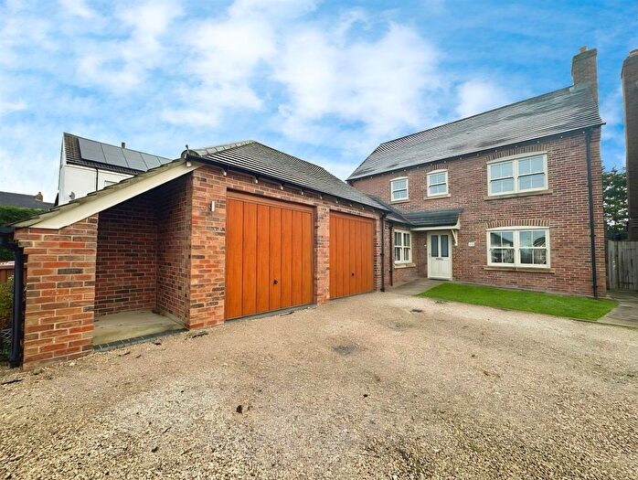 4 Bedroom Detached House For Sale In Woodville Road, Hartshorne, DE11