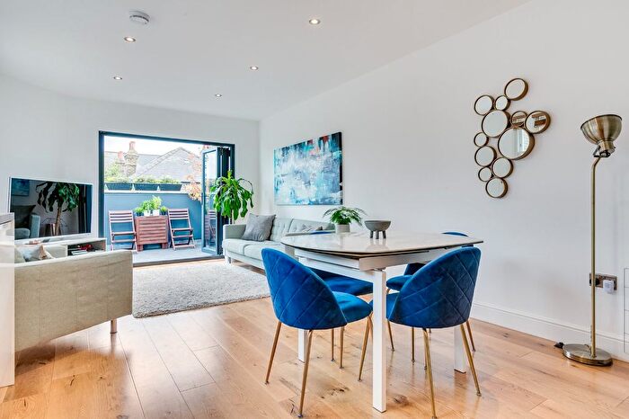 3 Bedroom Flat For Sale In Latchmere Road, Battersea, SW11