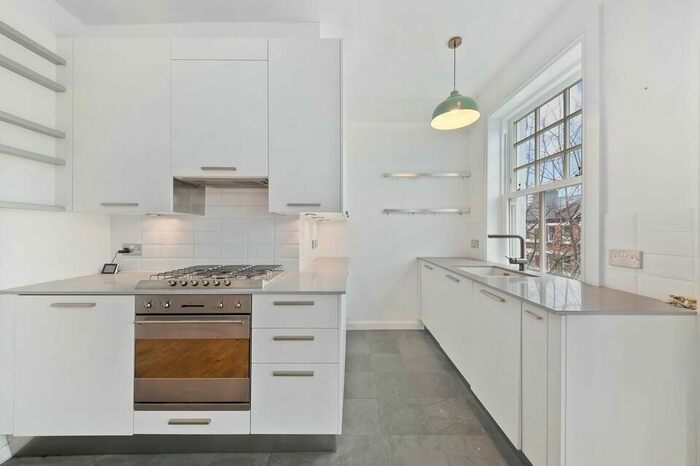 3 Bedroom Flat To Rent In Hackford Road, London, SW9