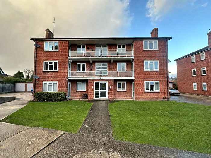 2 Bedroom Flat To Rent In Stroud Green, Newbury, RG14