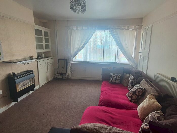 3 Bedroom Flat To Rent In Dewhurst Croft, Birmingham, B33