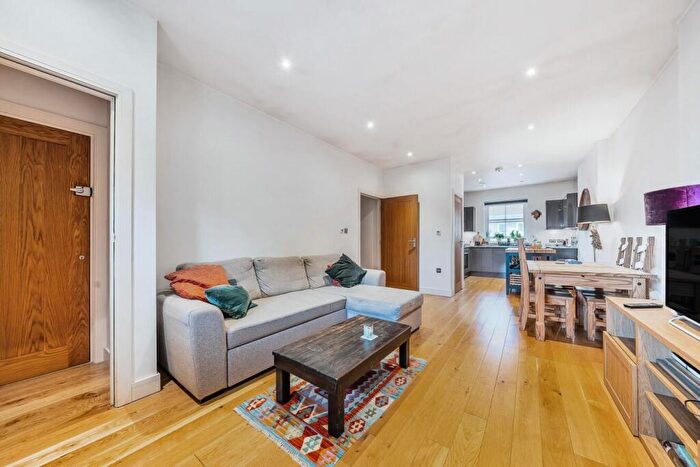 3 Bedroom Flat For Sale In Lewisham Way, Brockley, London, SE4