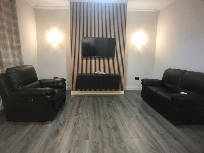 2 Bedroom House To Rent In John Street, Hyde Park, Leeds, LS6