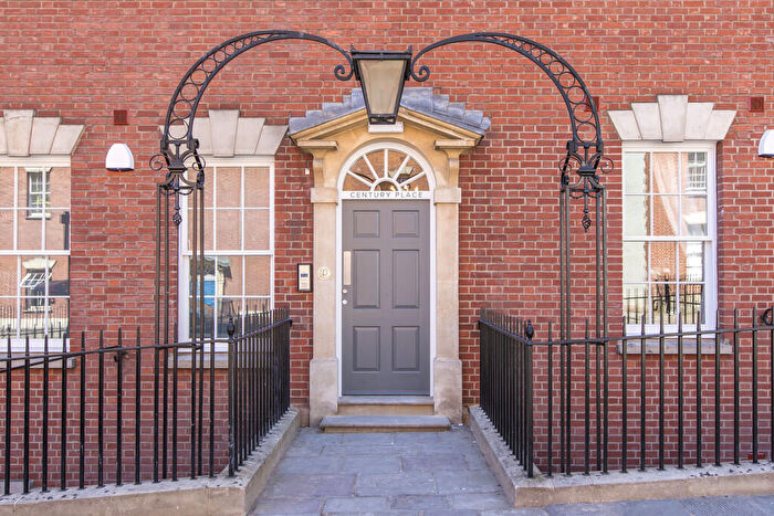 1 Bedroom Apartment To Rent In Century Place, Bristol, BS2