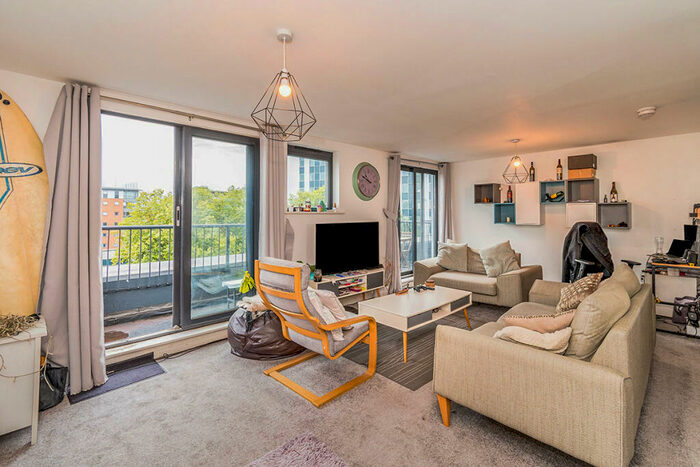 3 Bedroom Flat To Rent In White Star Place, Southampton, Hampshire, SO14