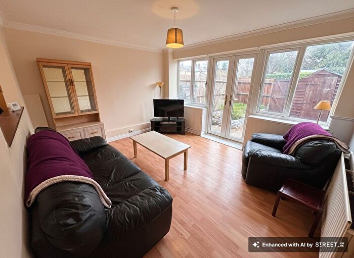 1 Bedroom Flat For Sale In Harrow Road, The Gables, E11