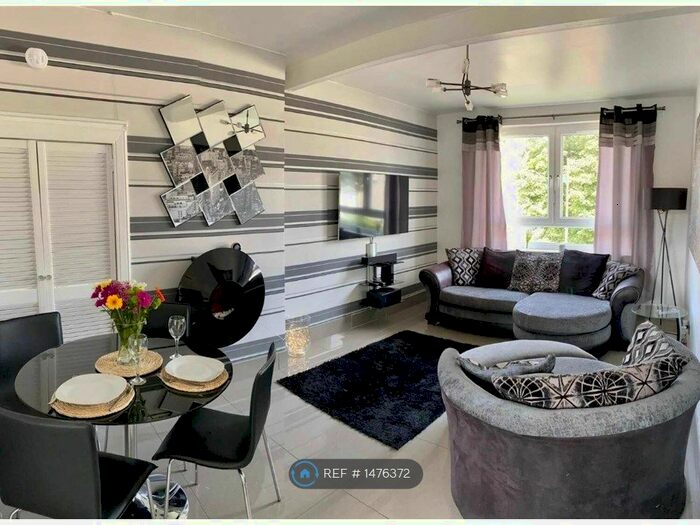 2 Bedroom Flat To Rent In Stenhouse Avenue, Edinburgh, EH11