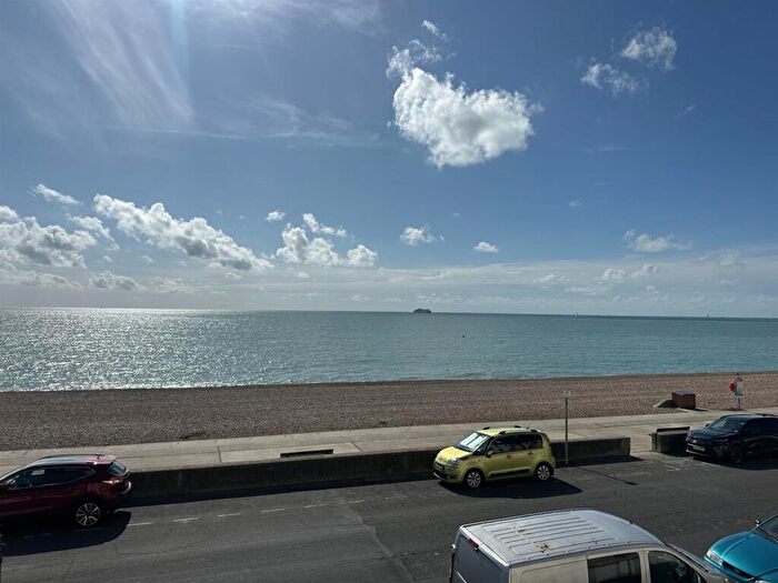 2 Bedroom Flat To Rent In Esplanade, Seaford, BN25