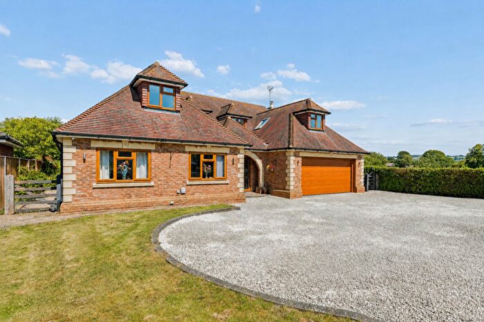 4 Bedroom Detached House For Sale In Church Lane, Eaton Bray, LU6