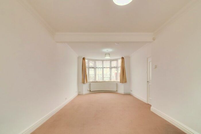 3 Bedroom Semi-Detached House To Rent In Grosvenor Crescent, London, NW9