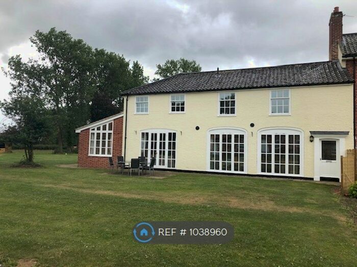 2 Bedroom Maisonette To Rent In The Street, Bergh Apton, Norwich, NR15