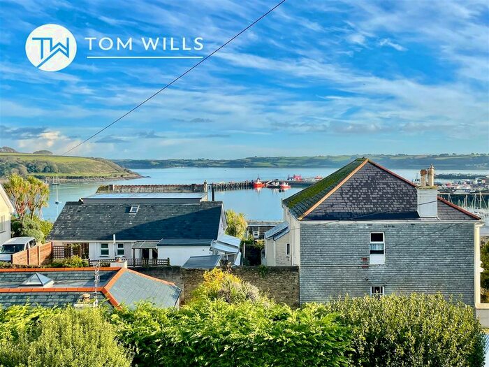 Houses for sale & to rent in TR11 4EG, St Anthony Way, Falmouth