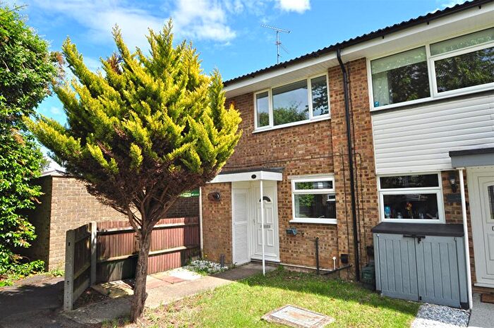 2 Bedroom End Of Terrace House To Rent In Loddon Way, Ash, GU12