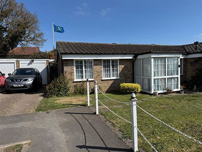 2 Bedroom Semi-detached Bungalow For Sale In Oxford Drive, Woodbridge, IP12
