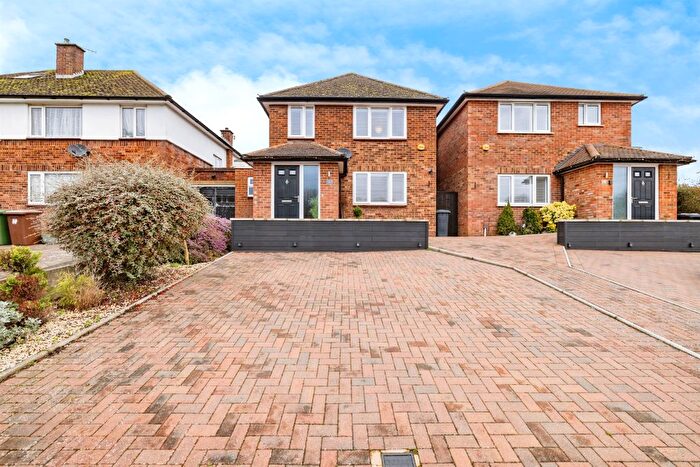 3 Bedroom Detached House For Sale In Park Avenue, Bushey, WD23