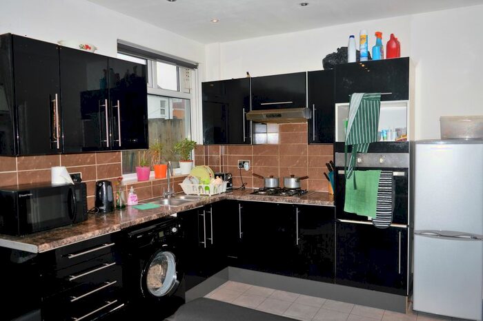 4 Bedroom Terraced House To Rent In Thornton Rd, Ilford, Essex, IG1