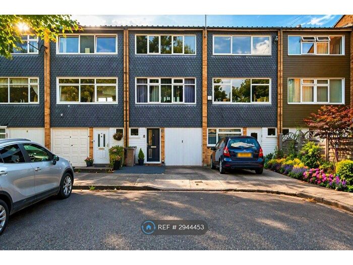 4 Bedroom Terraced House To Rent In Cornell Close, Sidcup, DA14
