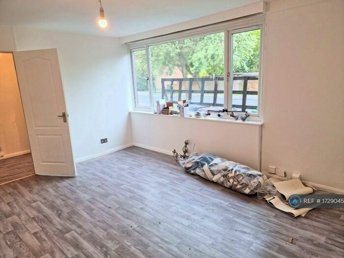 3 Bedroom Terraced House To Rent In Walsgrave Drive, Solihull, B92