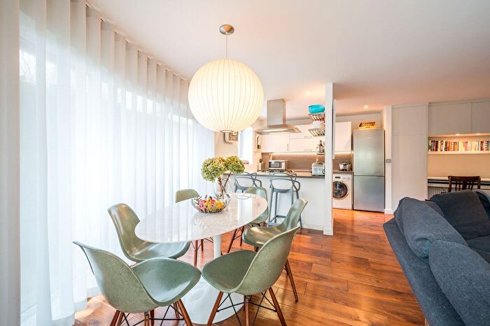 2 Bedroom Flat To Rent In Goldsmiths Row, Haggerston, London, E2
