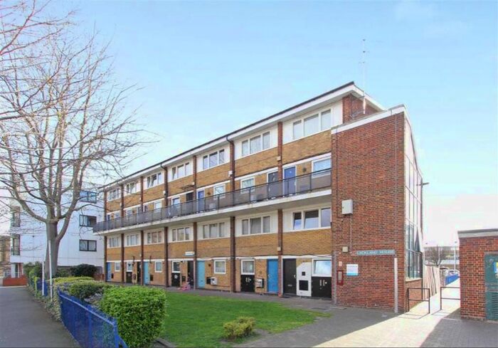 3 Bedroom Flat To Rent In Rowcross Street, London, SE1