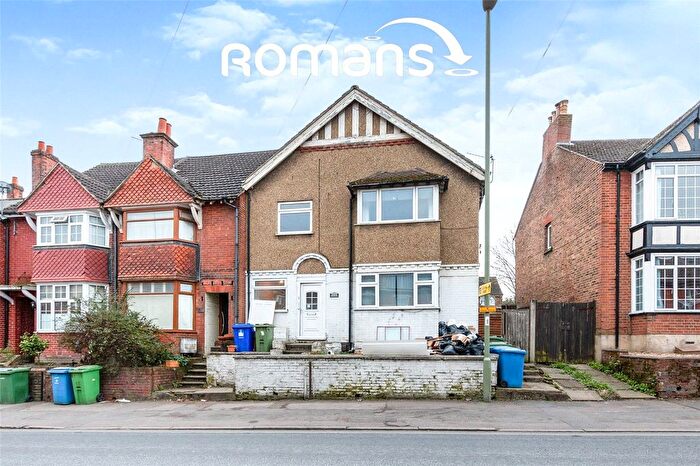 2 Bedroom Maisonette For Sale In Ash Road, Aldershot, Hampshire, GU12