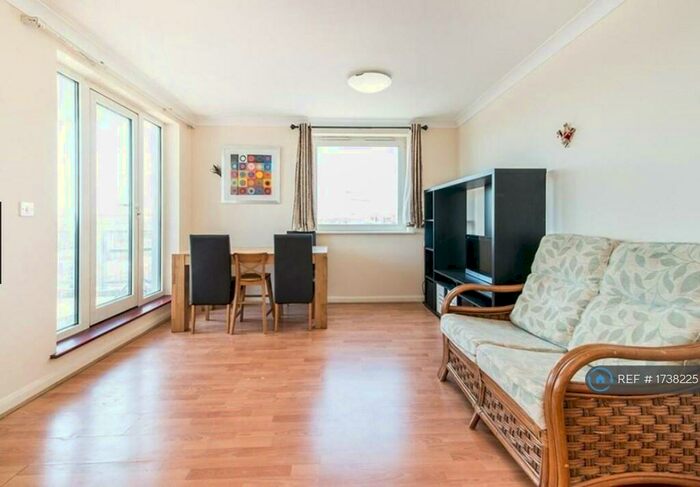 2 Bedroom Flat To Rent In Alencon Link, Basingstoke, RG21