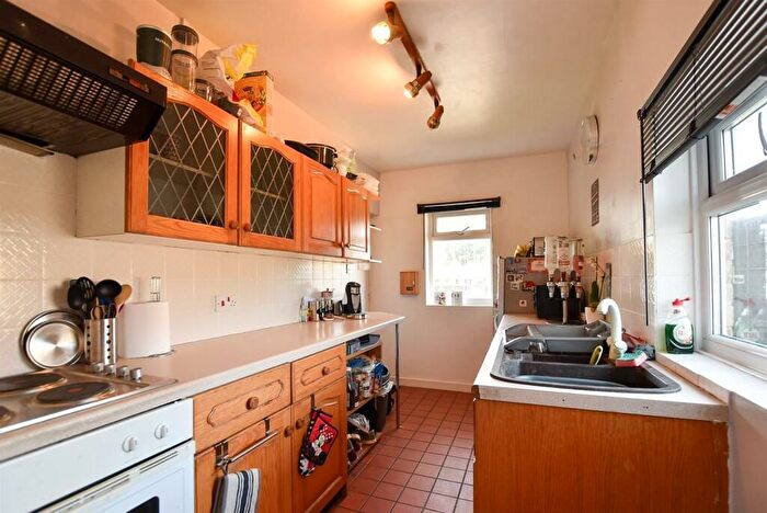 1 Bedroom Flat For Sale In New Road, Ditton, Aylesford, ME20