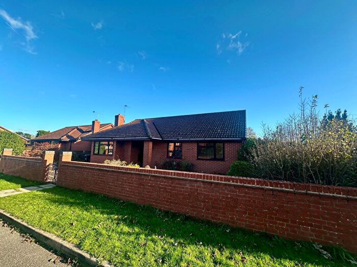 3 Bedroom Bungalow To Rent In Millhams Drive, Bournemouth, BH10